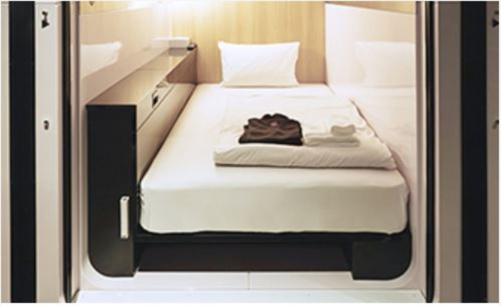 First Cabin Nihonbashi Suitengu Токио Экстерьер фото